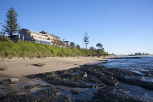 Oceanfront Motel - Accommodation QLD