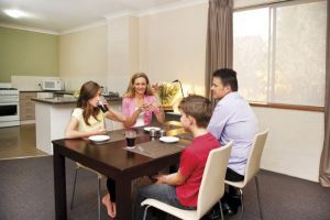 Oxley Court Apartments - Accommodation QLD