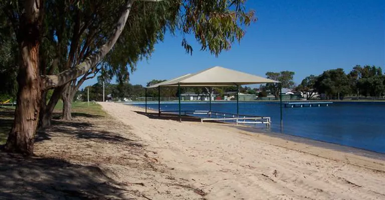 Millicent lakeside caravan park - Accommodation QLD